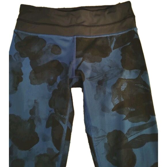 Lululemon Crop Jumbo Ink Floral Blue Leggings Size 4 - Picture 2 of 7